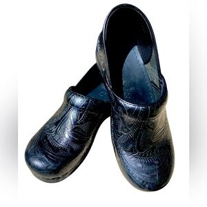 DANSKO Tooled Paisley Professional Clogs 9.5-10 Like New